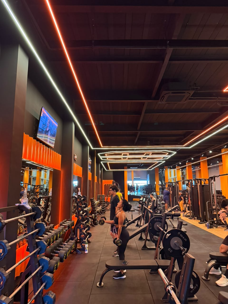 Interior da academia Panobianco Trindade
